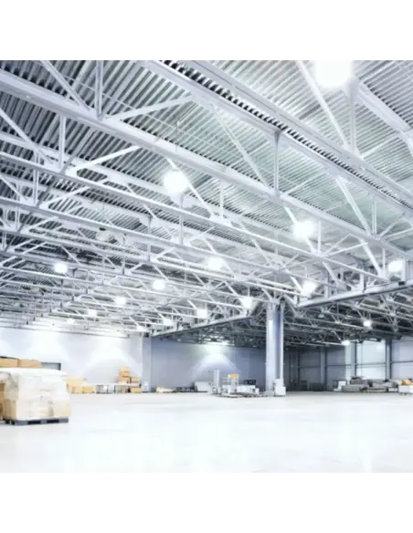 Campana UFO LED 300W instalada en depósito industrial Lion